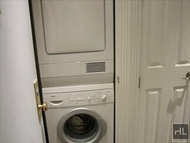 Foto del edificio - E 83RD ST.