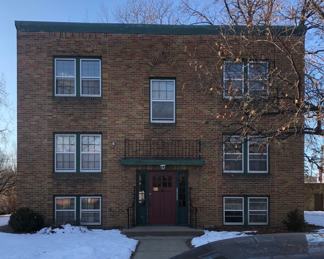 Primary Photo - 2780 Xerxes Ave S