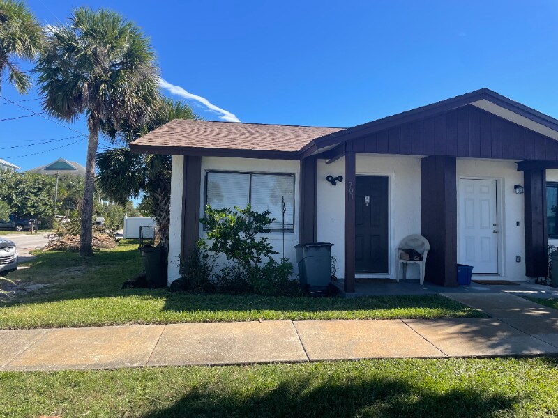701 S Daytona Ave, Flagler Beach, FL 32136 Room for Rent in Flagler