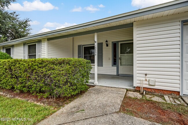 Building Photo - 10855 Mandarin Station Dr E