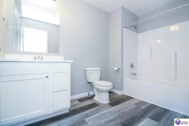 Building Photo - 18 Evergreen Ct