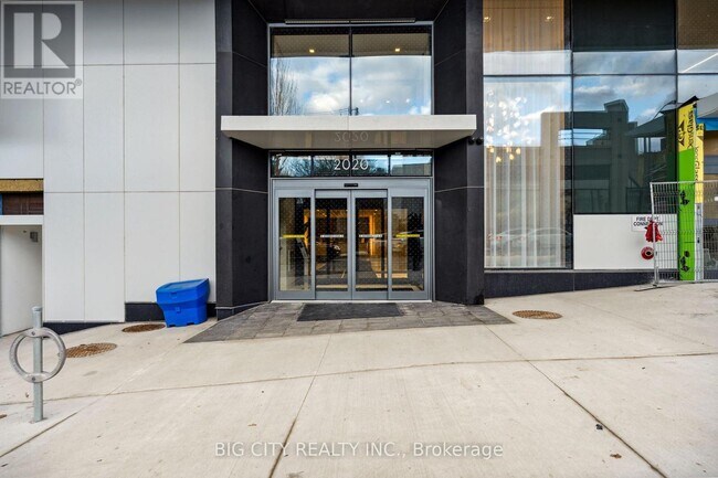 Photo du bâtiment - 2020 Bathurst St