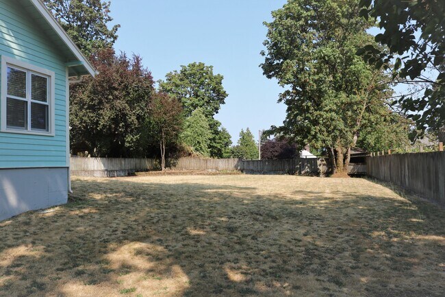 Building Photo - Vintage Ranch Style Home in Camas!