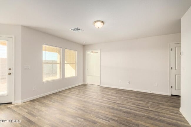 Building Photo - 1203 W Elm Ave