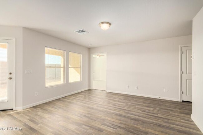 Foto del edificio - 1203 W Elm Ave