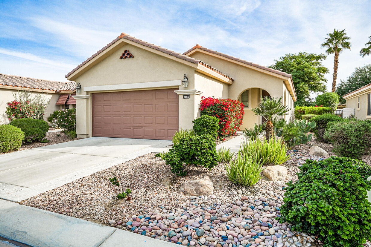 Primary Photo - 41544 Via Arleta