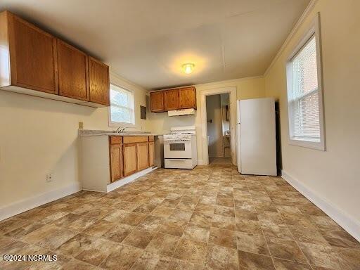 Building Photo - 221 Lakewood Dr