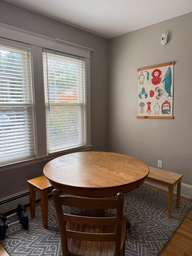 Foto del edificio - Sunny Bungalow in Willard Square