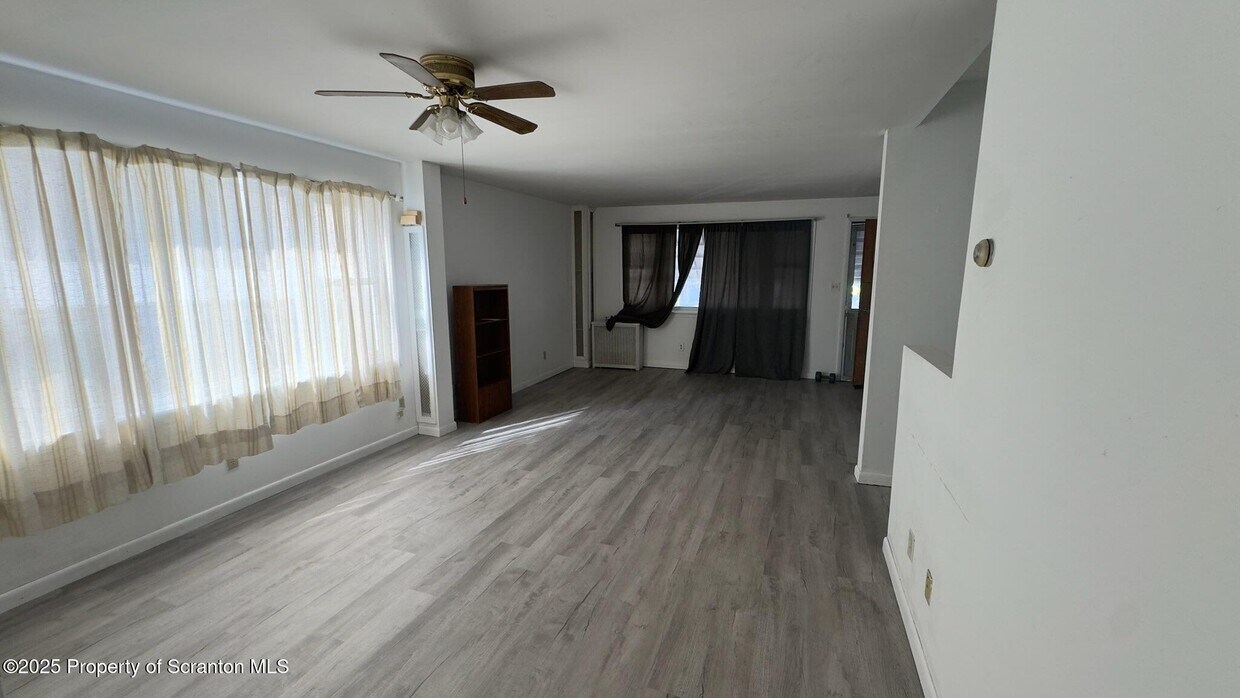 Foto principal - 1243 S Main Ave