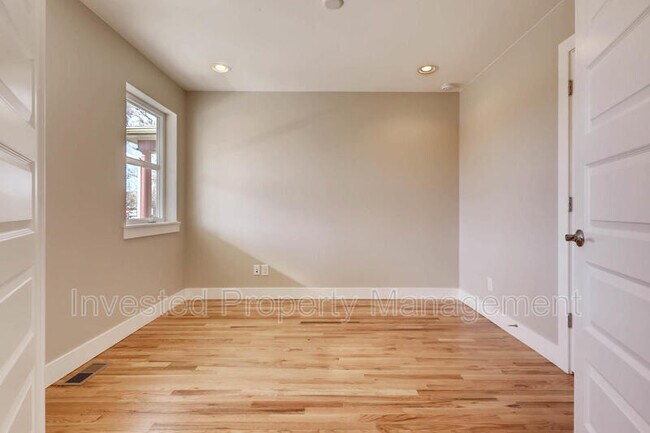Foto del edificio - 3344 N Williams St