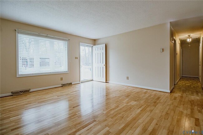 Foto del edificio - 1015 Smithfield Ave