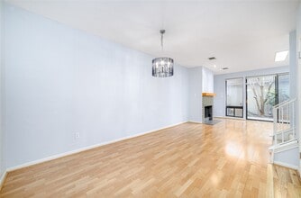 Building Photo - 7505 Memorial Woods Dr