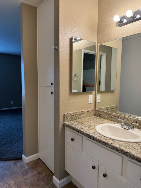 Building Photo - 2554 Olive Dr