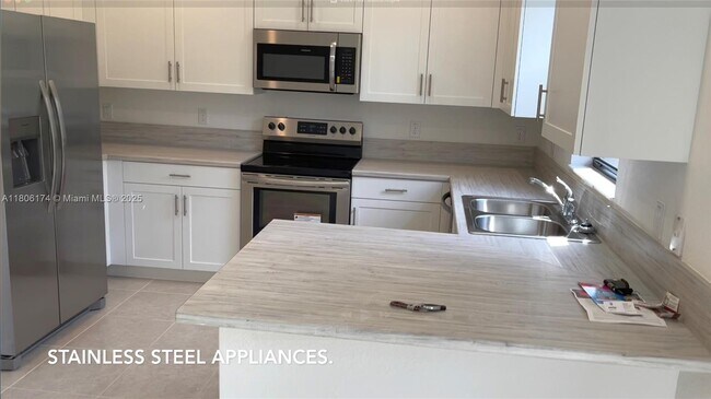 Building Photo - 752 NE 208th Ln