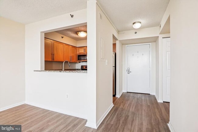 Building Photo - 10101 Grosvenor Pl