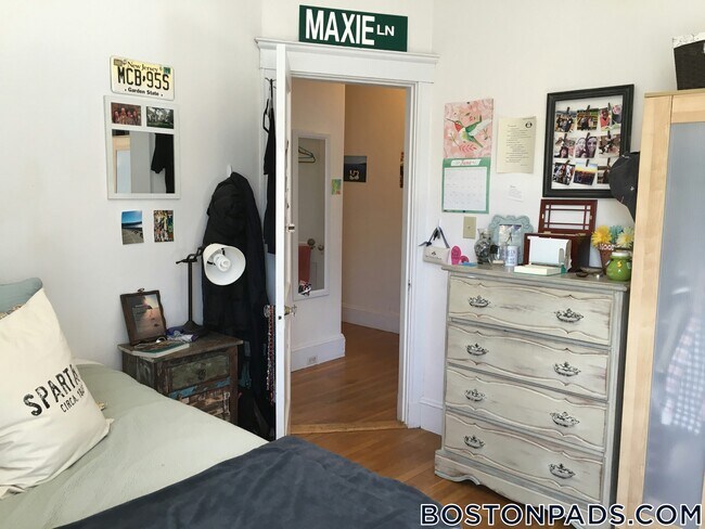 Foto del edificio - 1673 Beacon St
