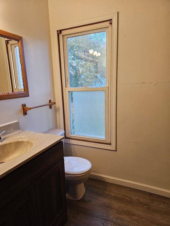 Building Photo - 521-523 Canal St