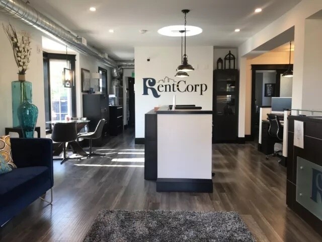 Building Photo - 226 Samuelson St