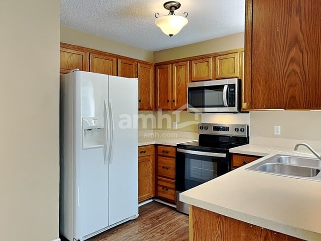 Building Photo - 2206 Coatsdale Ln