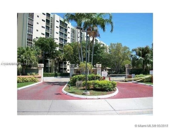 Foto del edificio - 17021 N Bay Rd