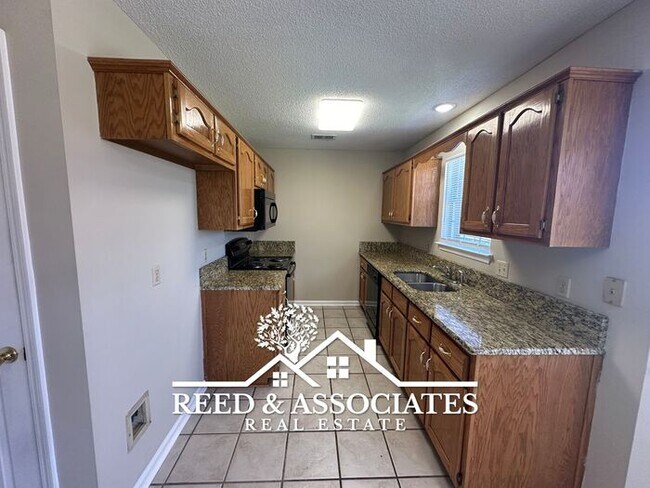 Building Photo - Charming Southeast Home Located on Corner ...