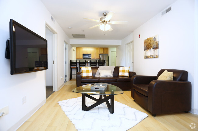 4HAB, 2BA - 907 Third