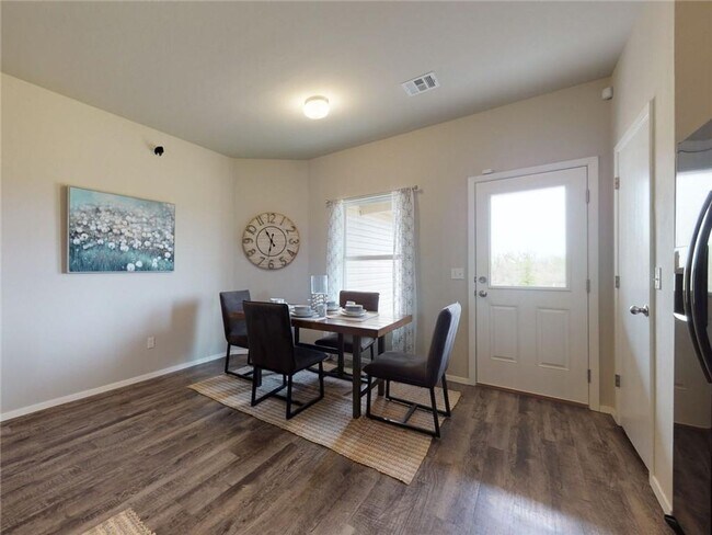 Foto del edificio - Newer 3-bedroom 2 bath home