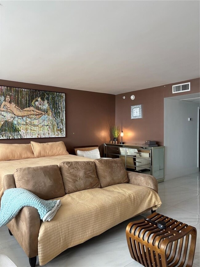 Building Photo - 100 Lincoln Rd