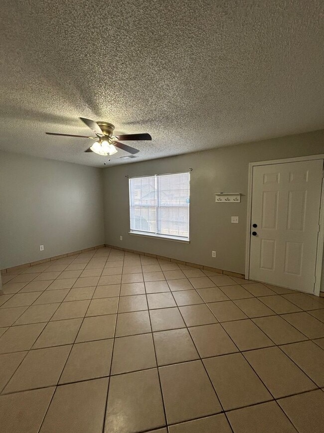 Building Photo - 3403 SW Victoria Pl