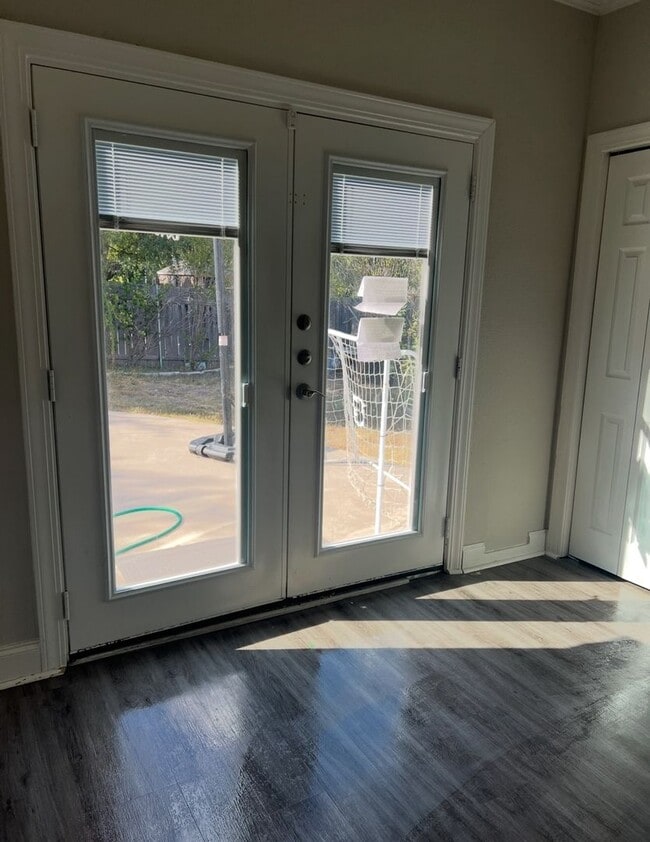 Building Photo - Charming 3-Bed Home with Pool in Harris Br...