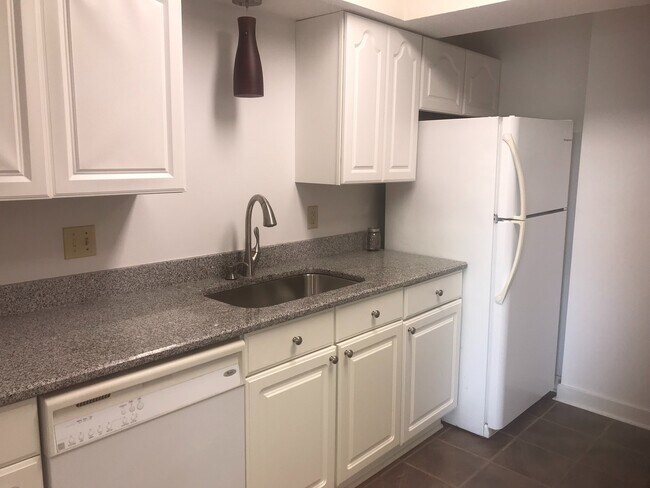 Photo - 315 N Spruce St Apartment