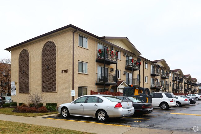 Foto principal - 8701 W FOSTER Ave