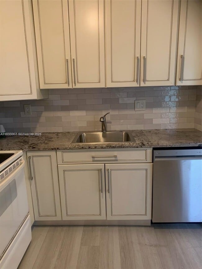 Building Photo - 1830 SW 81st Ave