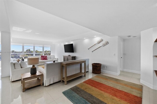 Foto del edificio - 9102 W Bay Harbor Dr