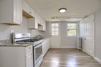 Building Photo - 1323 N Kenwood Ave