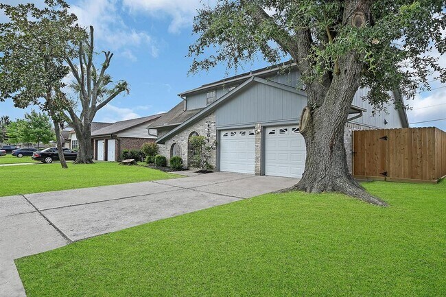 Foto del edificio - 4306 Iroquois Dr