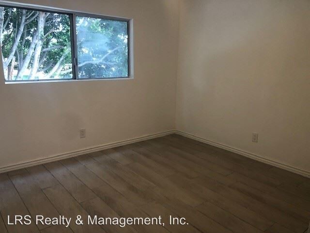 Foto del edificio - 449 E 49th St