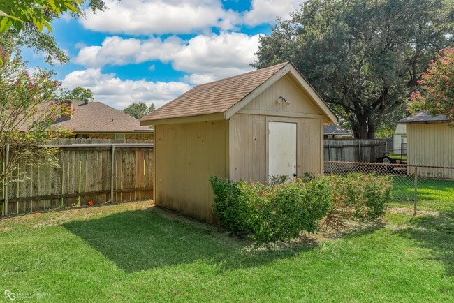 Building Photo - 2637 Brown St