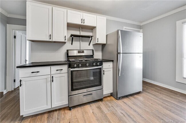 Building Photo - 18 Eagle St