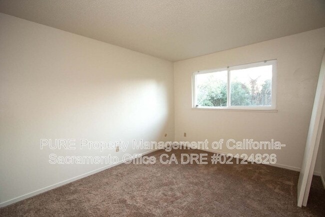 Building Photo - 300 Montrose Dr