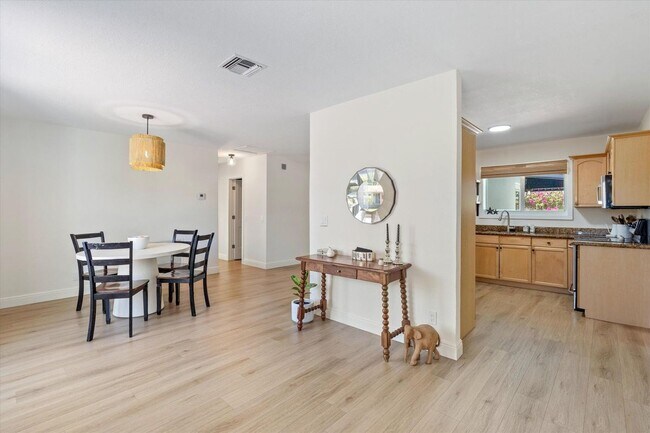 Foto del edificio - 4921 NE 23rd Ave