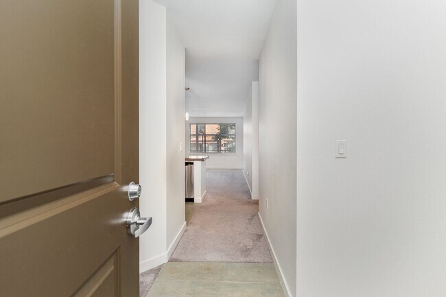 Foto del edificio - Spacious 1 Bedroom + Den in Canal Station – Prime Ballard Location! - $2,575