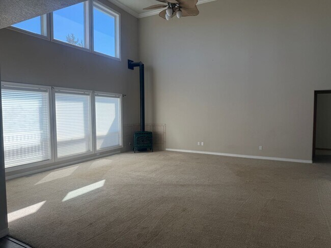 Foto del edificio - Breathtaking Panoramic Views: Golf Course & Canyon Views Home with Attached Garage in Crooked Riv...