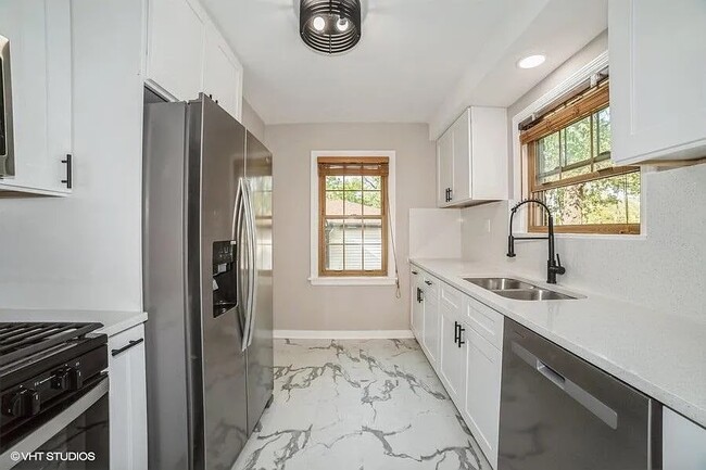 Foto del edificio - 325 Fairbanks Pl