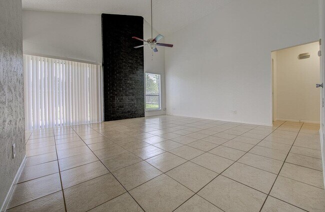 Foto del edificio - 1200 Westcott Dr