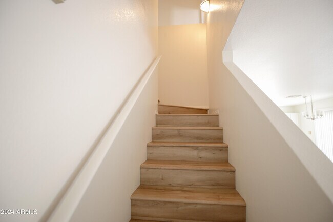 Building Photo - 1547 S Danielson Way