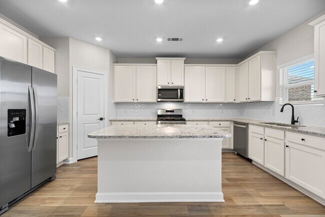 Building Photo - 10807 Hickory Ln