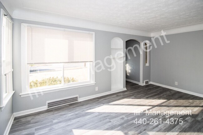 Foto del edificio - 11915 Granger Rd