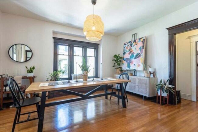 Foto del edificio - 1727 N Bush St