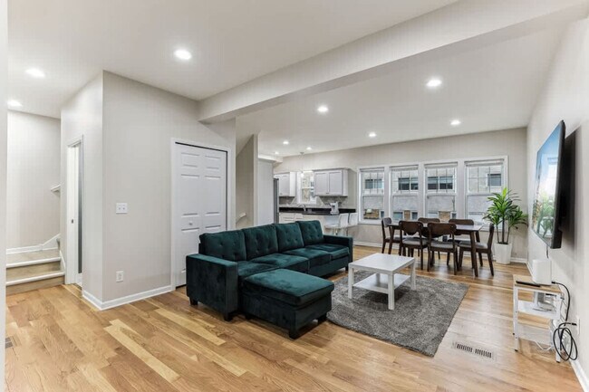 Foto del edificio - 2808 Colfax Ave South